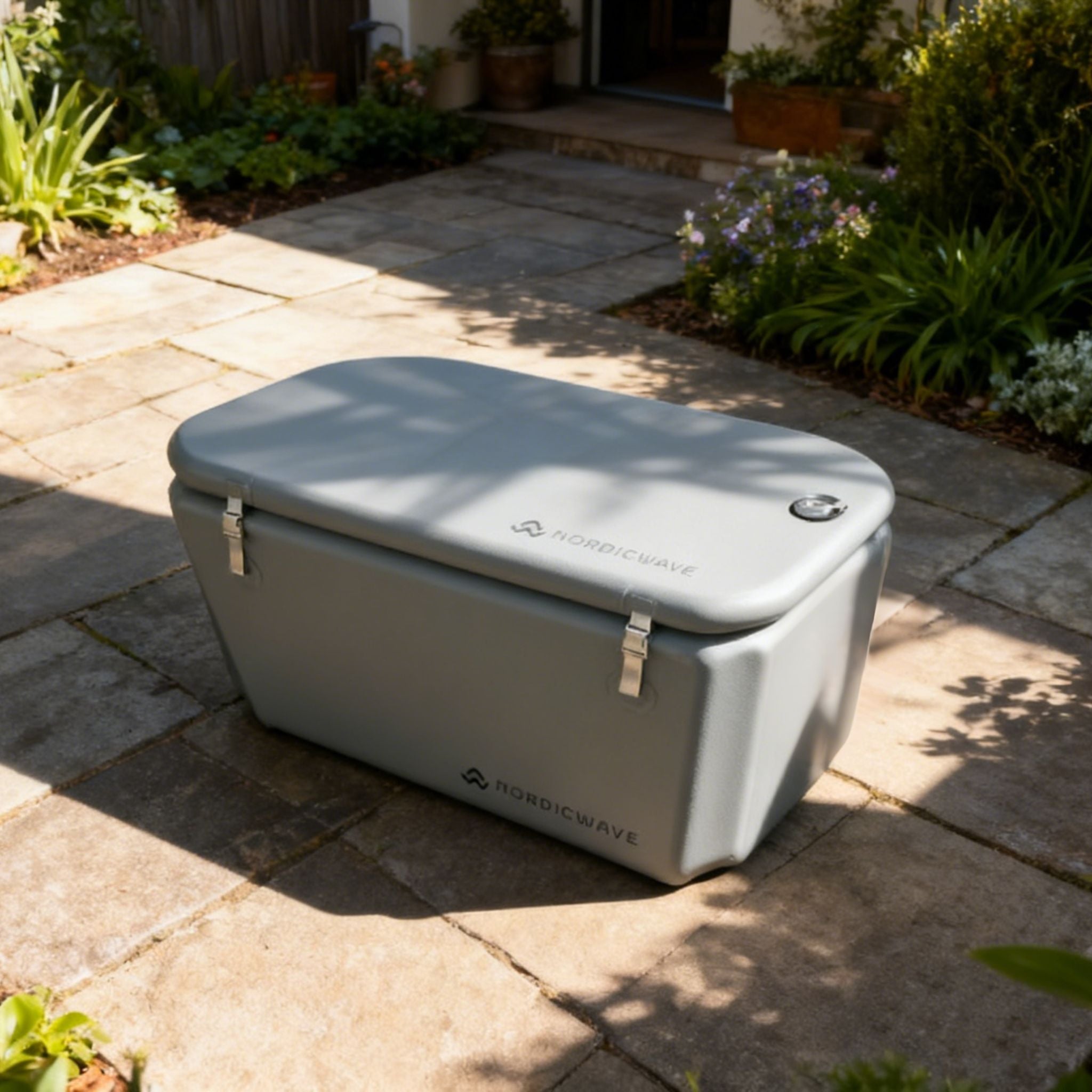 Voyager Inflatable Cold Plunge Life style