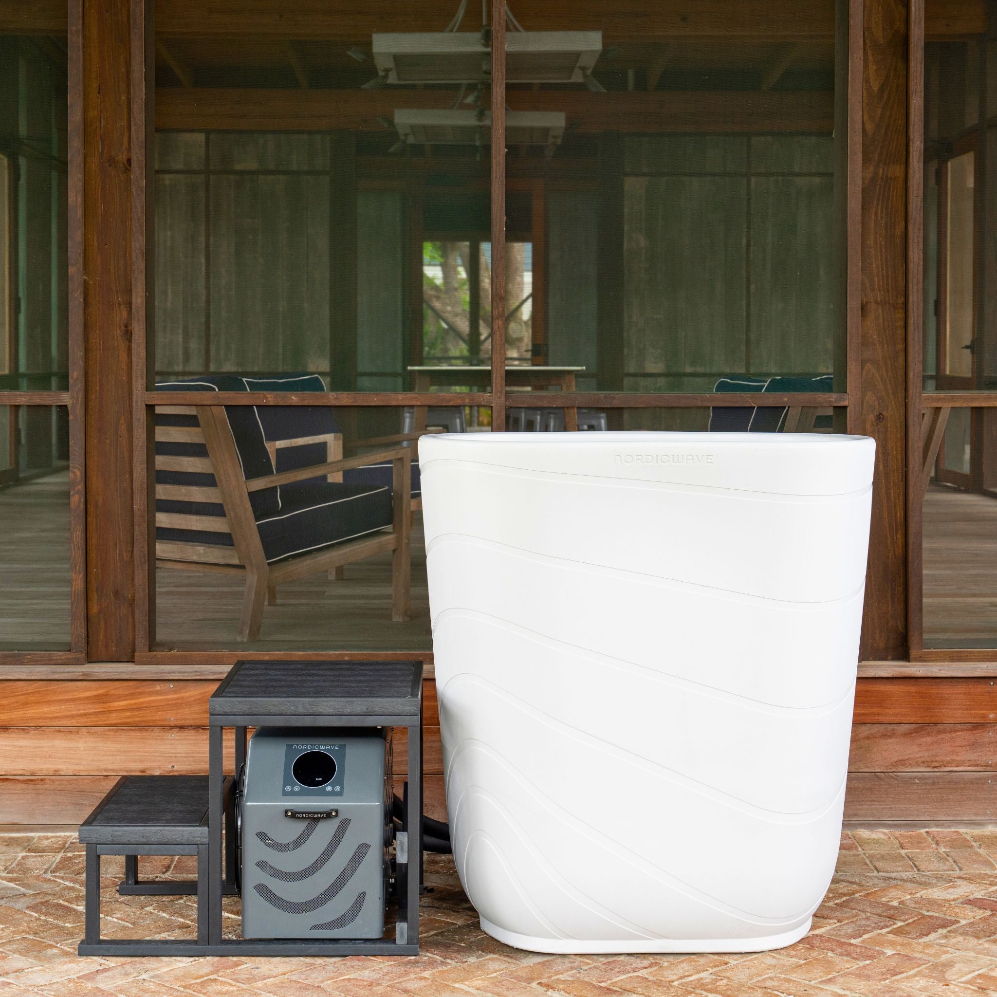 Viking Cold Plunge XL Arctic White lifestyle 